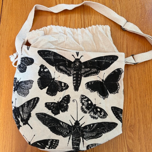 Draw string tote bag with adjustable strap, has an inscet print on both sides. - Picture 1 of 5